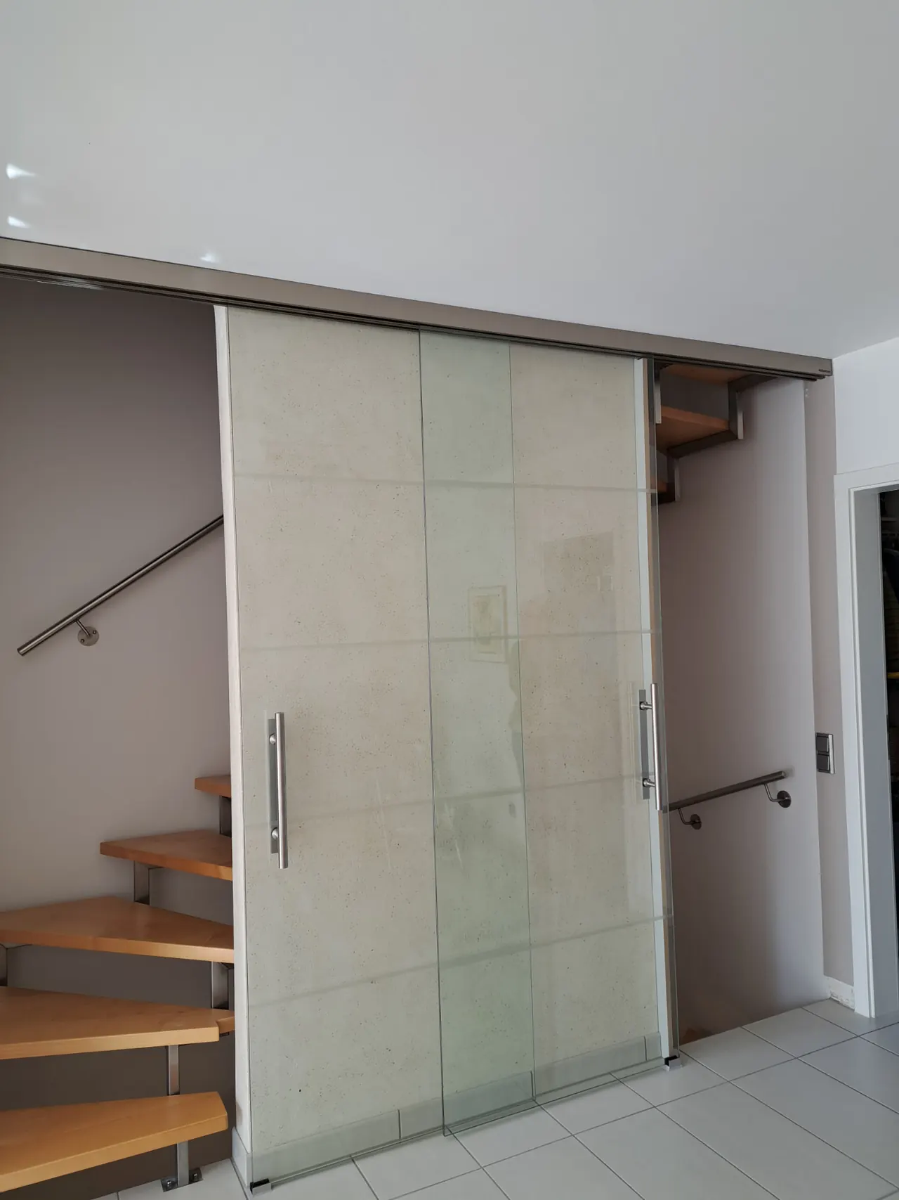Glastüren und Zargen, eingesetzt von Schreinerei Da Cunha in Mönchengladbach