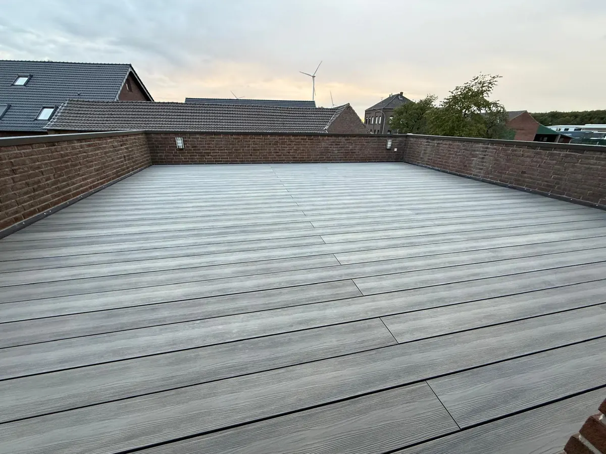 Dachterrasse mit grauen Dielen in Mönchengladbach